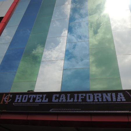 California Hotel จาการ์ตา ภายนอก รูปภาพ