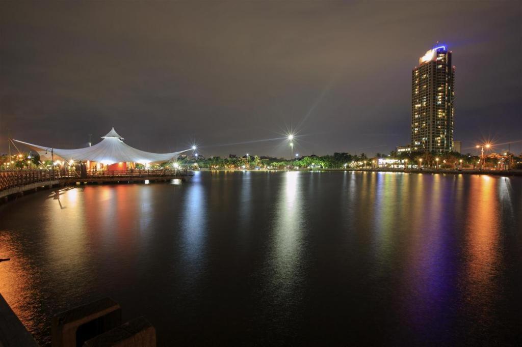 California Hotel จาการ์ตา ภายนอก รูปภาพ