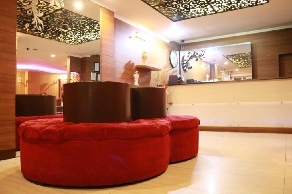California Hotel จาการ์ตา ภายนอก รูปภาพ