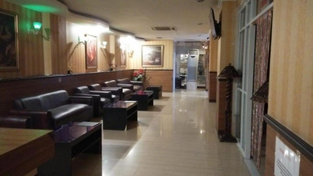 California Hotel จาการ์ตา ภายนอก รูปภาพ