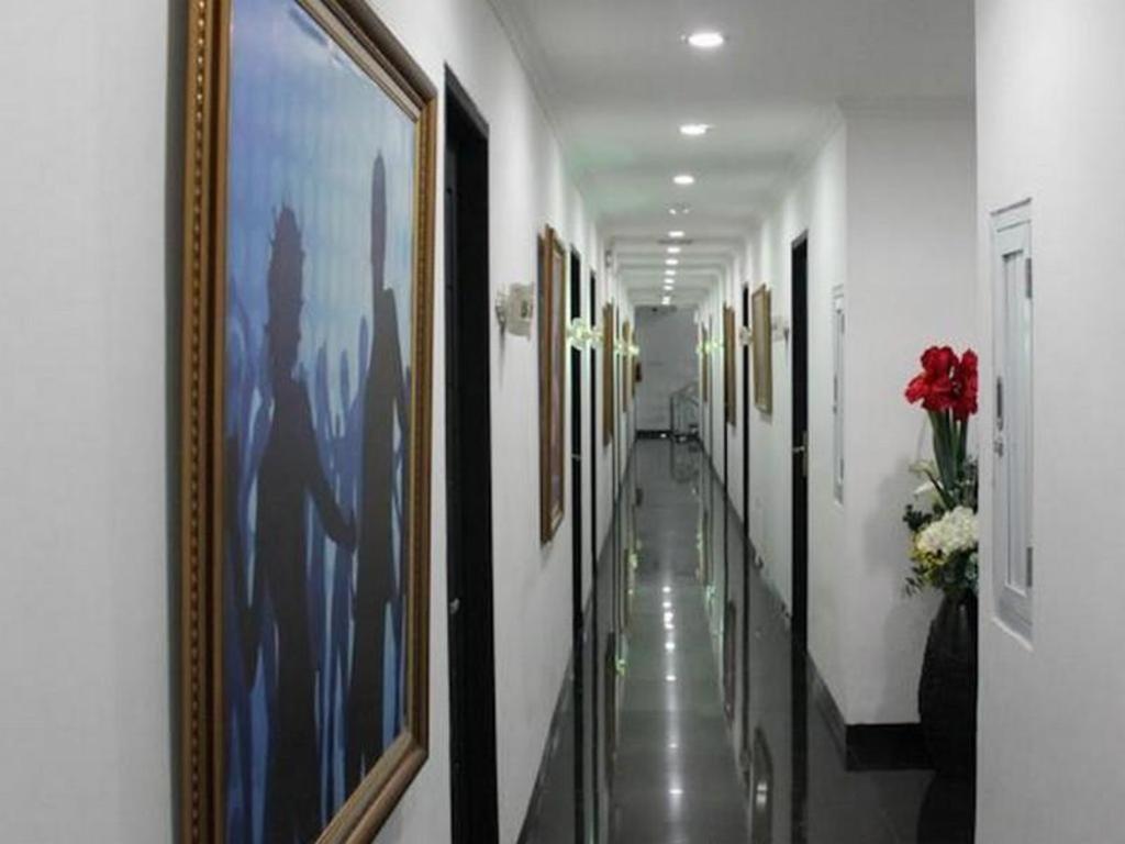 California Hotel จาการ์ตา ภายนอก รูปภาพ
