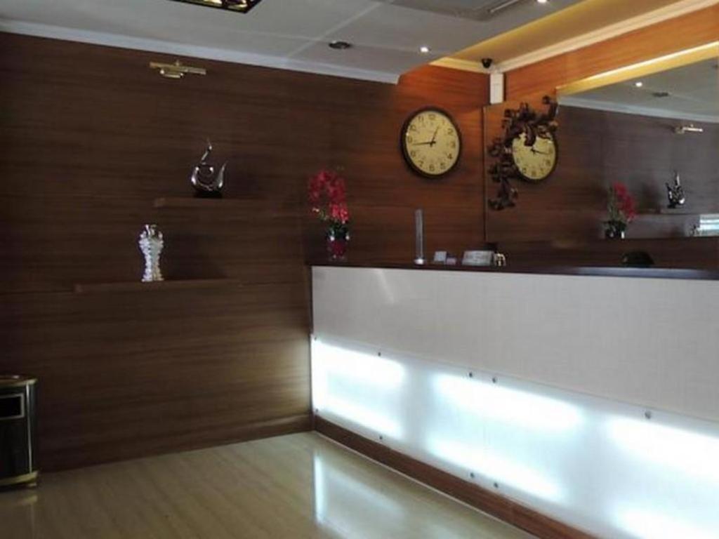 California Hotel จาการ์ตา ภายนอก รูปภาพ