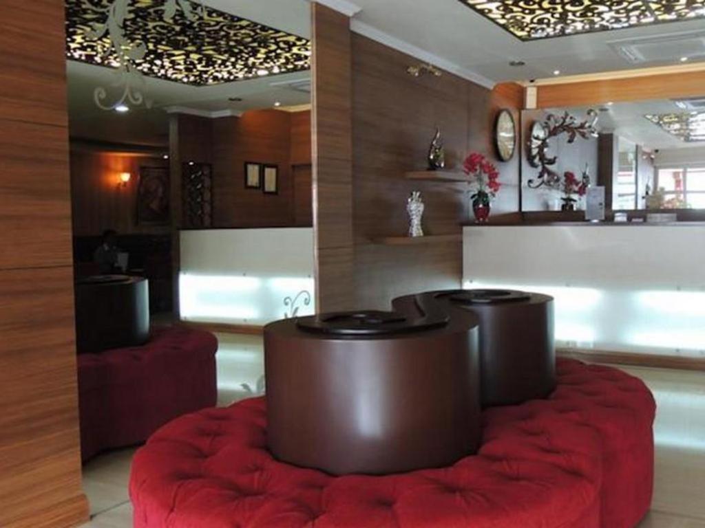 California Hotel จาการ์ตา ภายนอก รูปภาพ