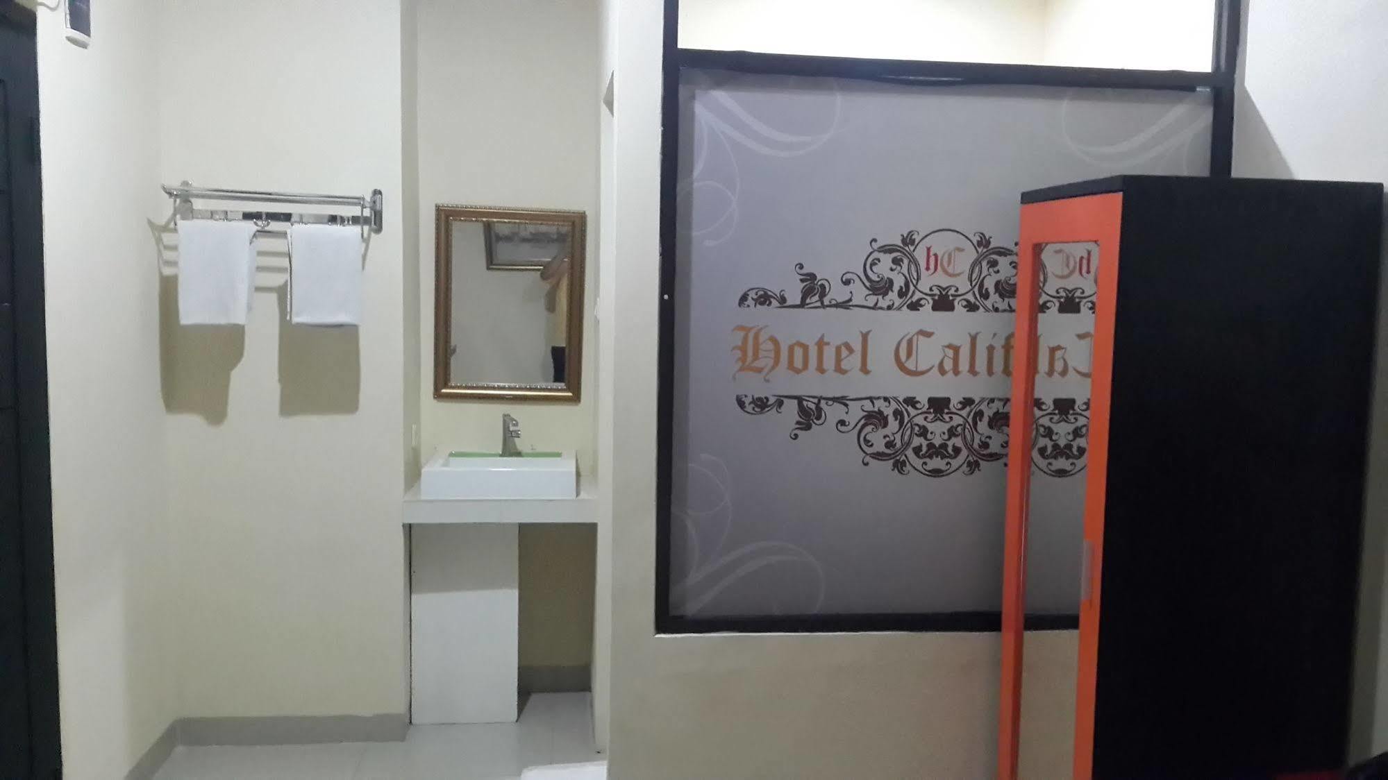 California Hotel จาการ์ตา ภายนอก รูปภาพ