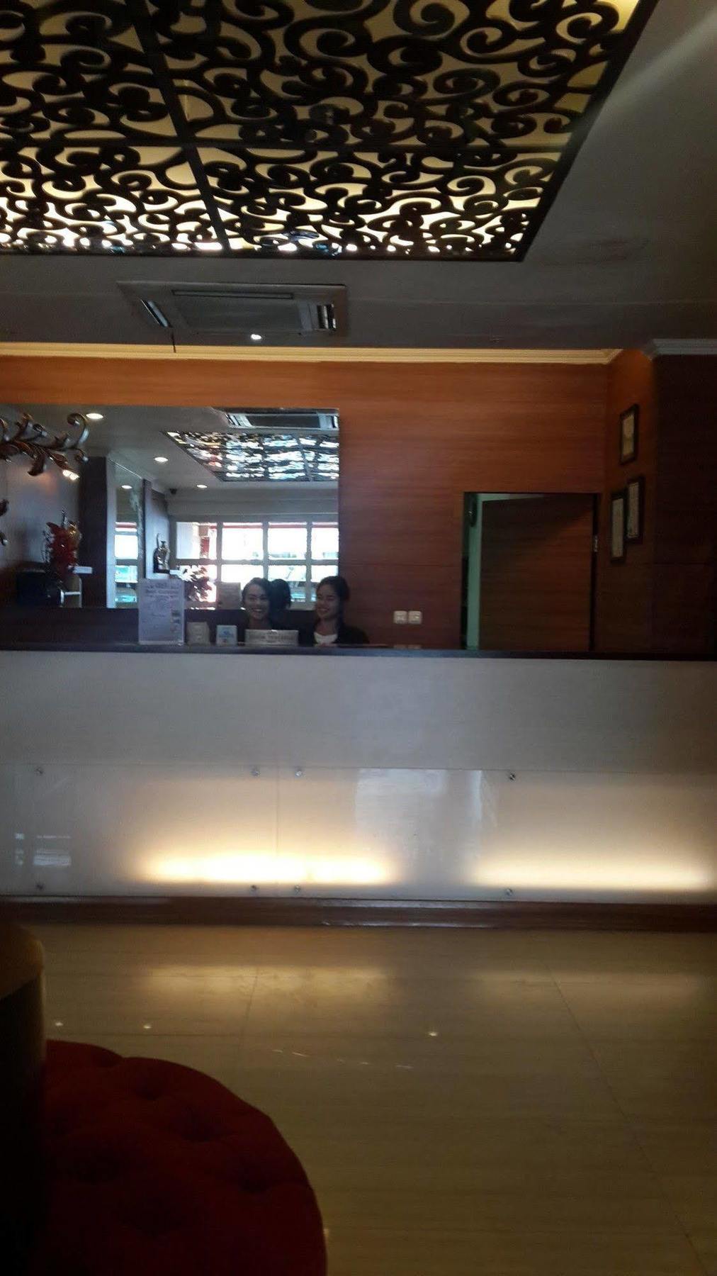 California Hotel จาการ์ตา ภายนอก รูปภาพ
